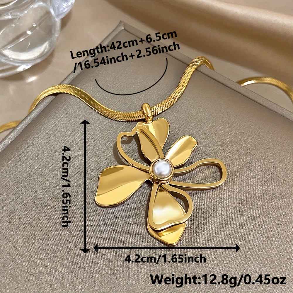 Golden Openwork Flowers Imitation Pearl Pendant Necklace